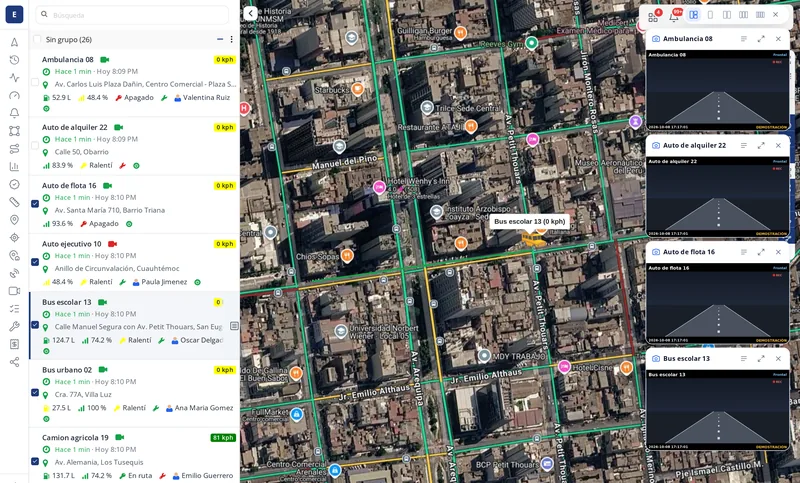 Cuatro vistazos de cámaras abiertos encima del mapa